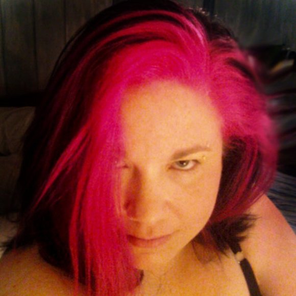 Meet your Poshers, Jez & Shannon - Picture 3 of 4